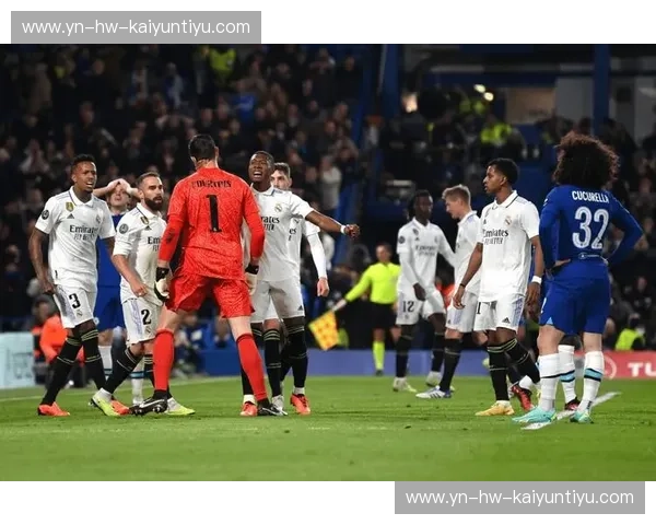 绿茵恩怨录：当“银河战舰”撞上“法兰西铁锁”，皇马与里昂的宿命轮回